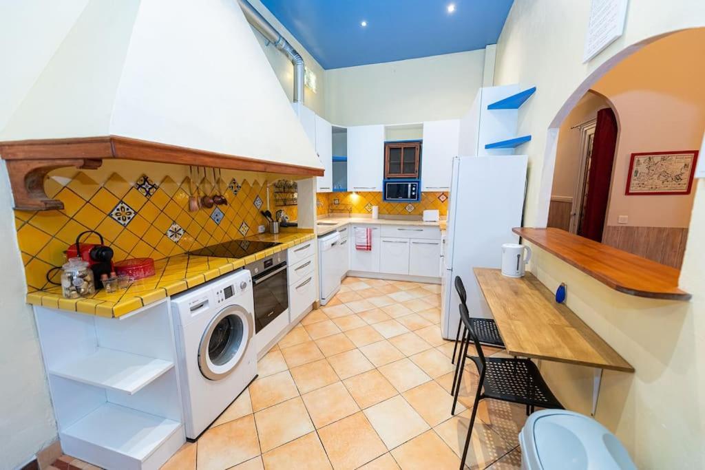 Anna-Maria : Grand Appartement 10 Personnes+Parking Prive -Actif+ Location- Marseille Bagian luar foto